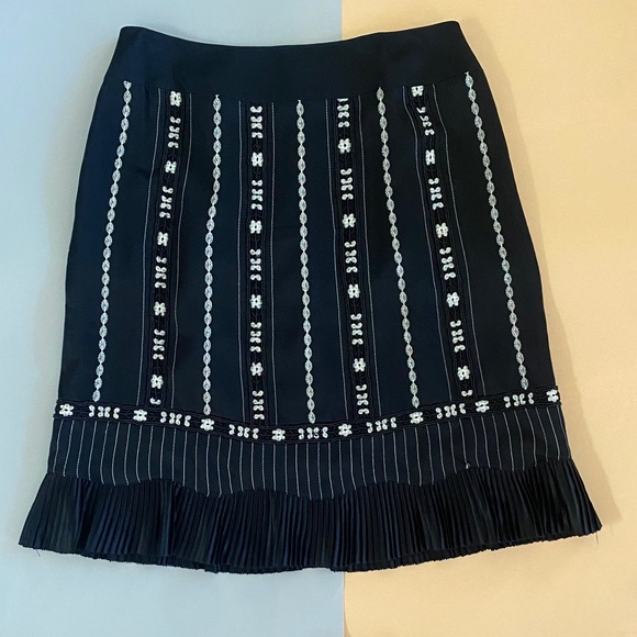 Albert Nipon Dresses & Skirts - Albert Nipon Black Mini Skirt with White Vertical Embroidery